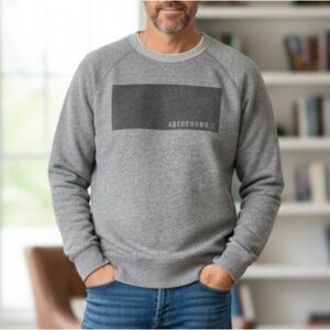 Abercrombie fitted crewneck - size L